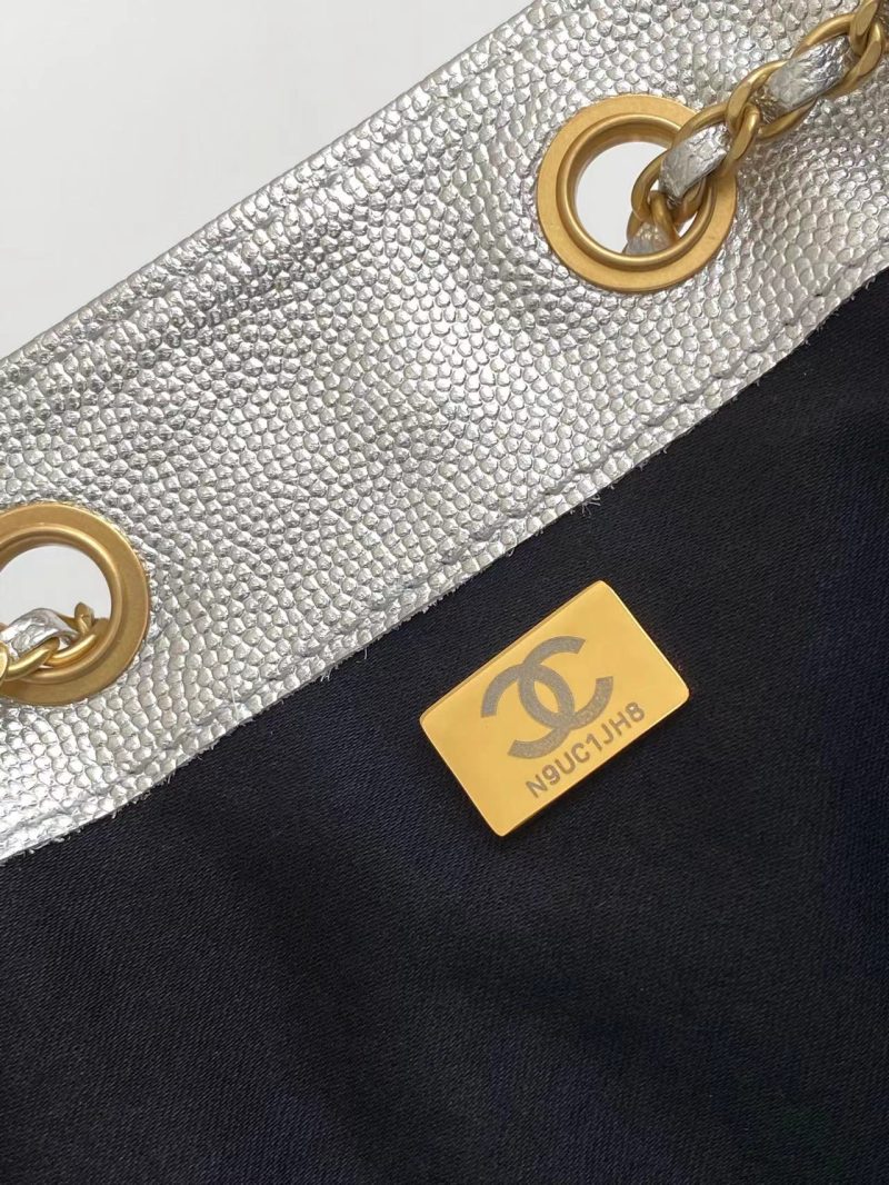 img_ecb71349_20250501_i1746078993124_3738_0_8_jpg CC 25C Hobo Bags 40cm Silver Metalic Grained Calfskin