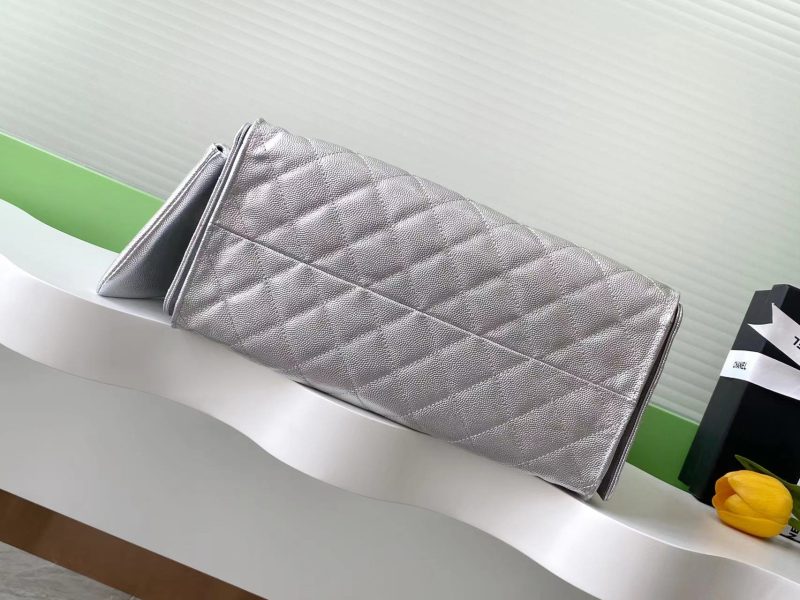 img_ecb71349_20250501_i1746078993124_6971_0_3_jpg CC 25C Hobo Bags 40cm Silver Metalic Grained Calfskin