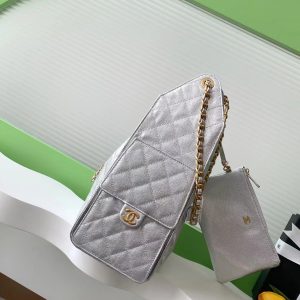 img_ecb71349_20250501_i1746078993920_674_0_1_jpg CC 25C Hobo Bags 40cm Silver Metalic Grained Calfskin