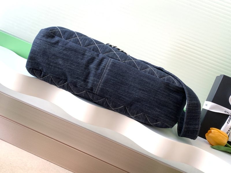 Chanel 25 Bag Navy Blue 40cm Denim Fabric 289495