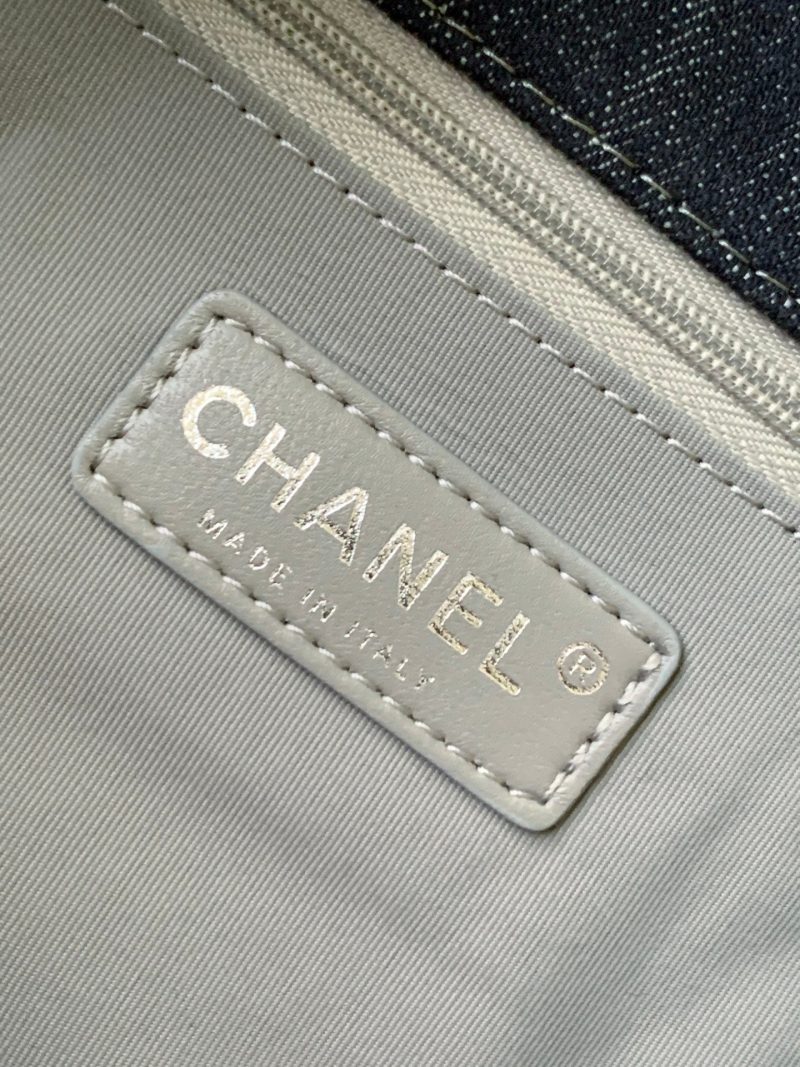 Chanel 25 Bag Navy Blue 40cm Denim Fabric 289495