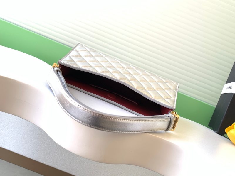 Chanel 25 Christmas Limited Hobo Shoulder Bag Silver Lambskin 324809