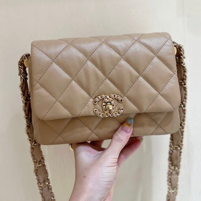 19 FLAP BAG 20 BEIGE BODIN CALFSKIN GOLD HARDWARE