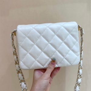 19 FLAP BAG 20 WHITE BODIN CALFSKIN GOLD HARDWARE
