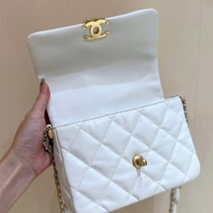 19 FLAP BAG 20 WHITE BODIN CALFSKIN GOLD HARDWARE