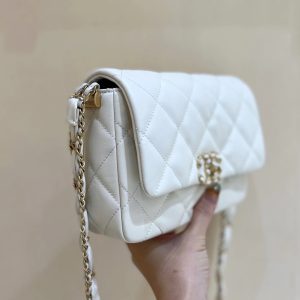 19 FLAP BAG 20 WHITE BODIN CALFSKIN GOLD HARDWARE