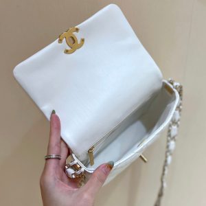 19 FLAP BAG 20 WHITE BODIN CALFSKIN GOLD HARDWARE