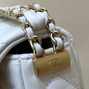 19 FLAP BAG 20 WHITE BODIN CALFSKIN GOLD HARDWARE