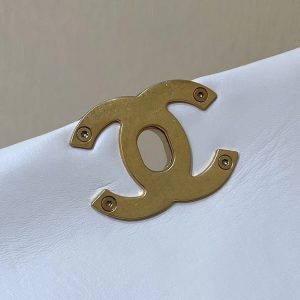 19 FLAP BAG 20 WHITE BODIN CALFSKIN GOLD HARDWARE