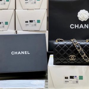 19 FLAP BAG 18 BLACK BODIN CALFSKIN GOLD HARDWARE