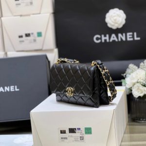 19 FLAP BAG 18 BLACK BODIN CALFSKIN GOLD HARDWARE