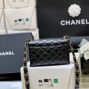 19 FLAP BAG 18 BLACK BODIN CALFSKIN GOLD HARDWARE