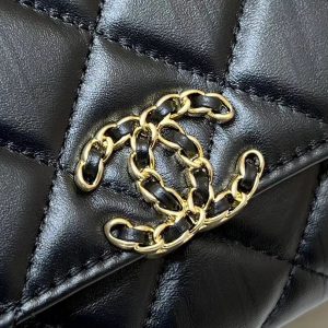 19 FLAP BAG 18 BLACK BODIN CALFSKIN GOLD HARDWARE