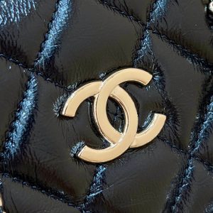 CC 24B AS5130 Small Shell Bag 20cm Black Polished Lambskin