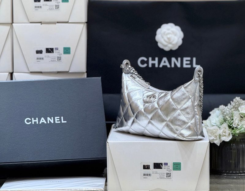 Chanel 2025 Hobo Dumpling Bag 26cm Genuine Calfskin Leather 339343