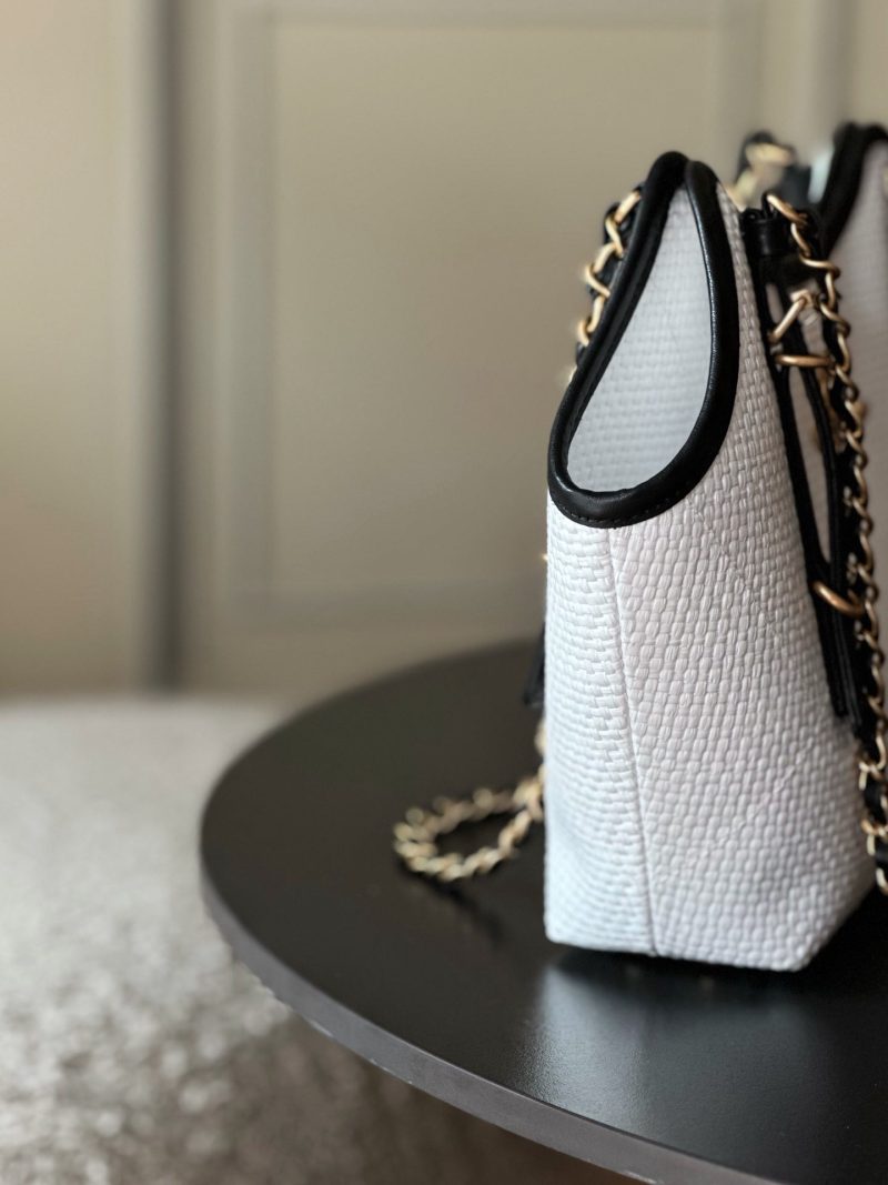 Chanel 2025 Maxi Hobo Bag 31cm White Straw Leather 320856