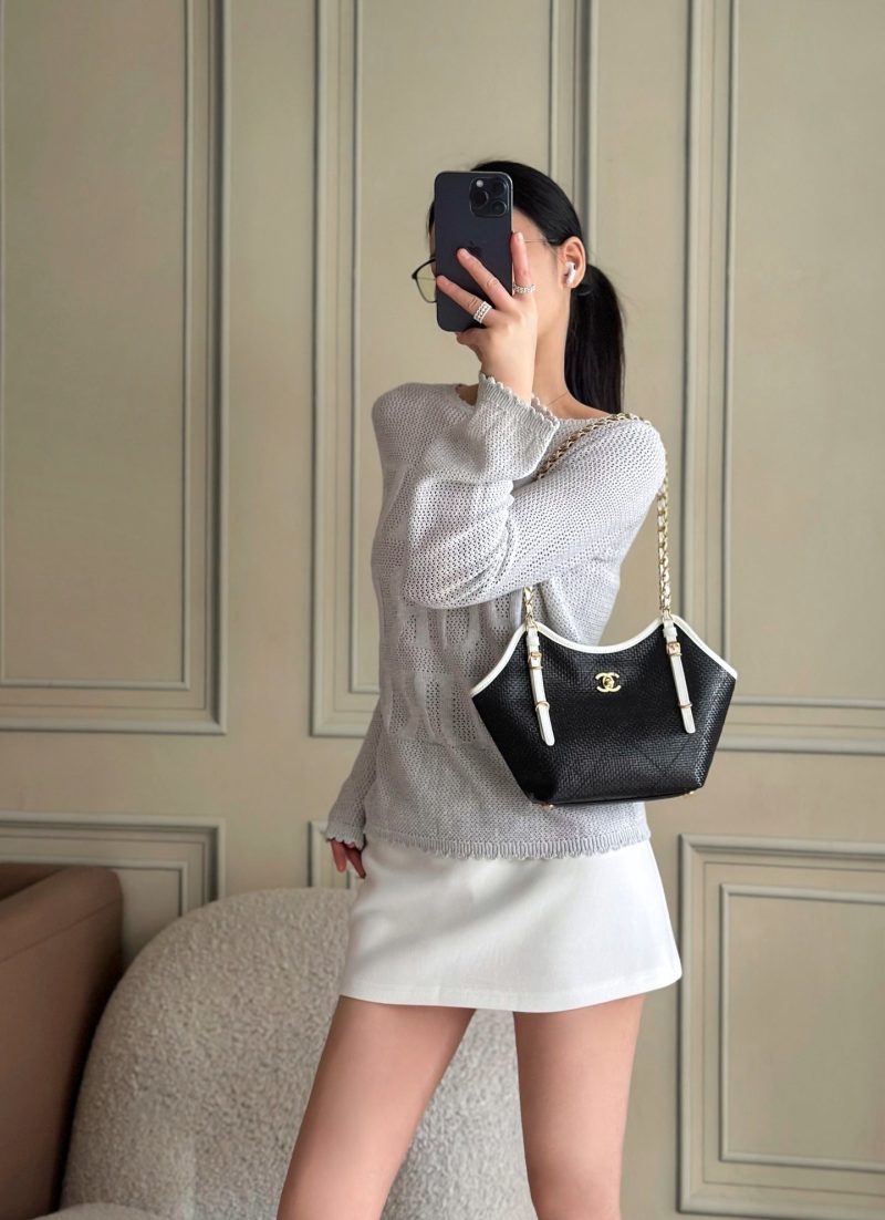 Chanel 2025 Maxi Hobo Bag 31cm Black mix White Straw Leather 320857