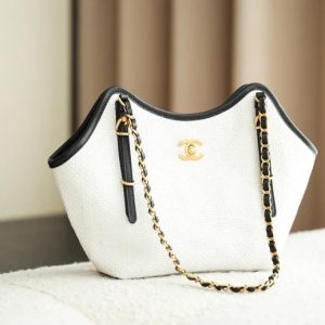 Chanel 2026 Maxi Hobo Bag 28cm White Straw Leather 351096