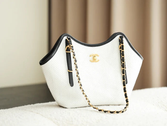 Chanel 2026 Maxi Hobo Bag 28cm White Straw Leather 351096