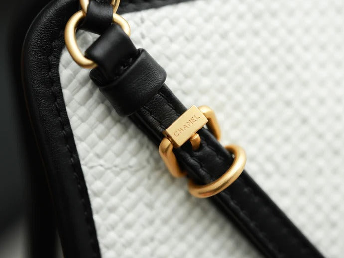 Chanel 2026 Maxi Hobo Bag 28cm White Straw Leather 351096