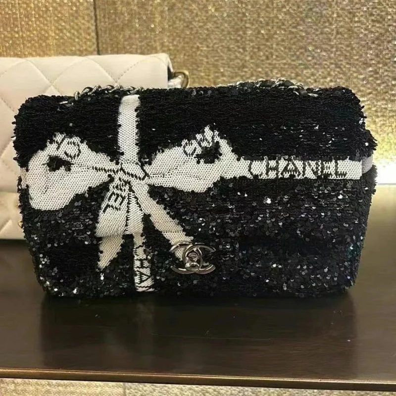 CC 25S FLAP BAG 20 CM IN BLACK SEQUINS WITH WHITE BOW