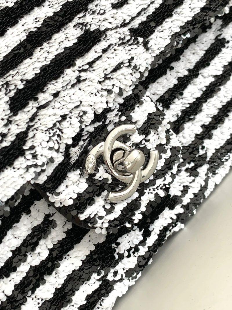 CC 25S FLAP BAG 25 CM IN WHITE MIX BLACK SEQUINS