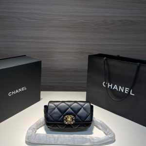 FLAP BAG 20CM GOLD HARDWARE BLACK CALFSKIN