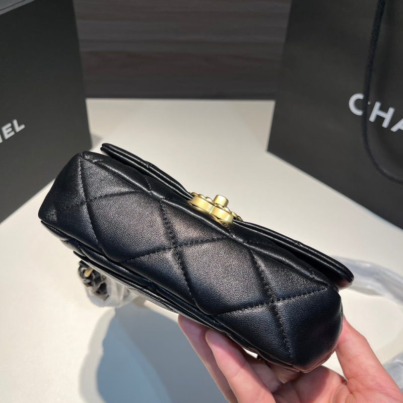 FLAP BAG 20CM GOLD HARDWARE BLACK CALFSKIN