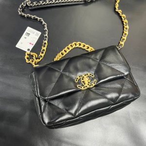 FLAP BAG 26CM GOLD HARDWARE BLACK CALFSKIN