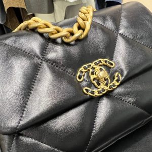 FLAP BAG 26CM GOLD HARDWARE BLACK CALFSKIN