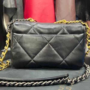 FLAP BAG 26CM GOLD HARDWARE BLACK CALFSKIN