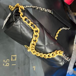 FLAP BAG 26CM GOLD HARDWARE BLACK CALFSKIN