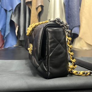 FLAP BAG 26CM GOLD HARDWARE BLACK CALFSKIN