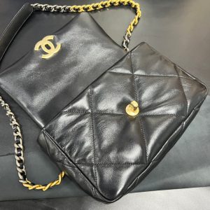 FLAP BAG 26CM GOLD HARDWARE BLACK CALFSKIN