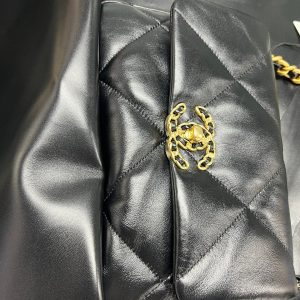 FLAP BAG 26CM GOLD HARDWARE BLACK CALFSKIN