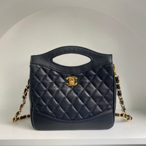 cc 22 hobo 35cm black quilted calfskin gold hardware