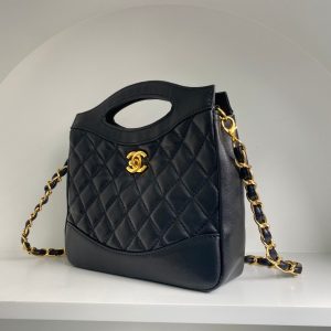 cc 22 hobo 35cm black quilted calfskin gold hardware