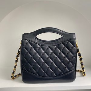 cc 22 hobo 35cm black quilted calfskin gold hardware