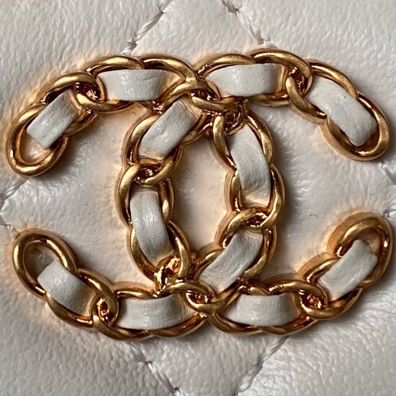 wsxc1710254920040_2 CC Vanity Case 17cm White Lambskin Gold hardware