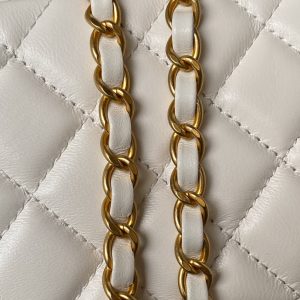 wsxc1710254920040_6 CC Vanity Case 17cm White Lambskin Gold hardware