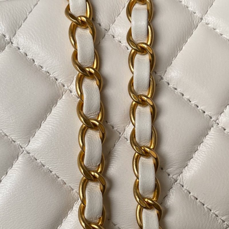 wsxc1710254920040_6 CC Vanity Case 17cm White Lambskin Gold hardware