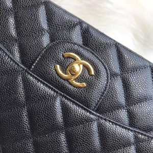 FLAP BAG 33CM BLACK CAVIAR GOLD HARDWARE