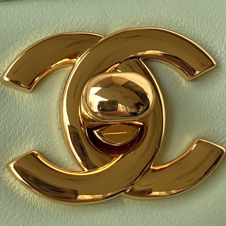 Medium Classic Flap Bag 23cm Light Green Lambskin Gold Hardware