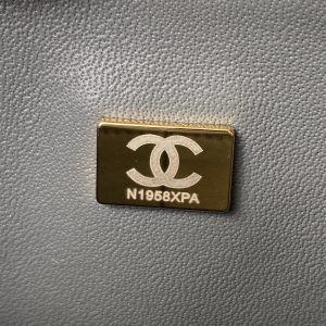 Medium Classic Flap Bag 23cm Grey Lambskin Gold Hardware