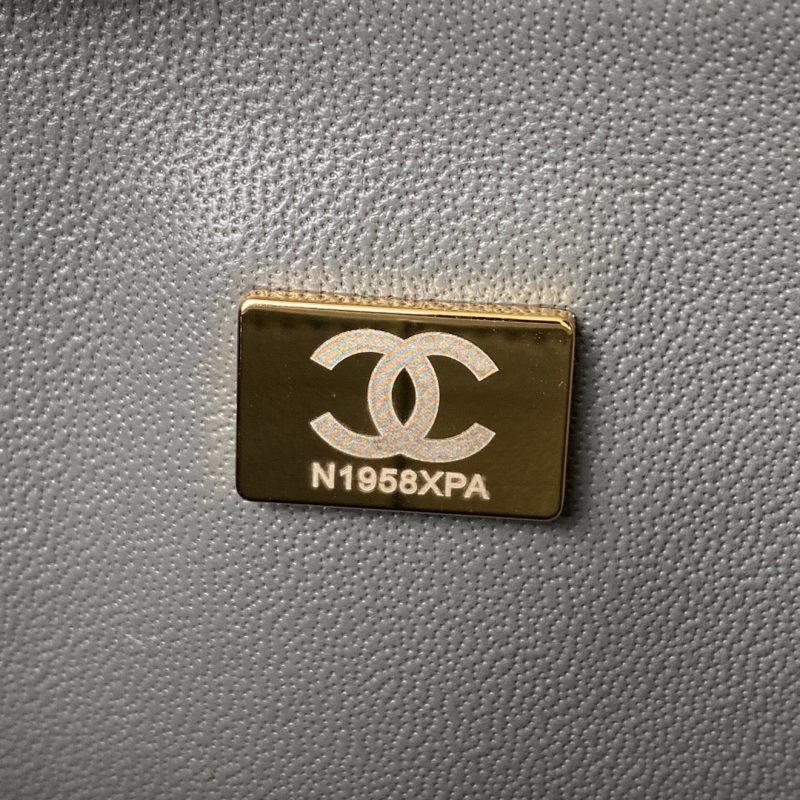 Medium Classic Flap Bag 23cm Grey Lambskin Gold Hardware