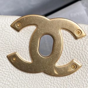 19 FLAP BAG 26 WHITE BLACK CALFSKIN