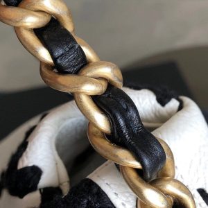 19 FLAP BAG 26 WHITE BLACK CALFSKIN