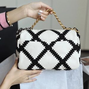19 FLAP BAG 26 WHITE BLACK CALFSKIN