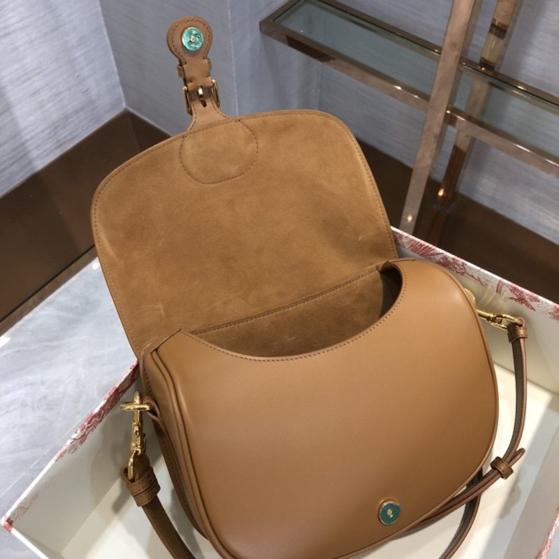 13263406350997278_00e9b804-1c34-4611-b5f9-b1a79976a24d LARGE BOBBY BAG 27CM COGNAC-COLORED CALFSKIN