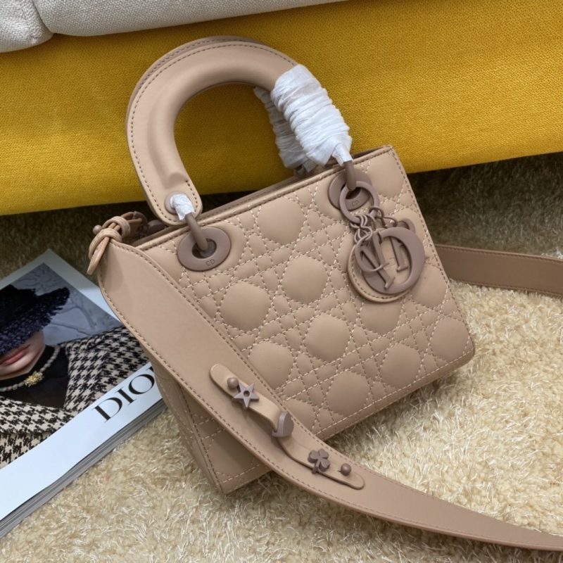13263408820879568_38297040-4e1e-443c-a220-05db2879322c LADY MY ABC BAG 20CM BEIGE CANNAGE LAMBSKIN